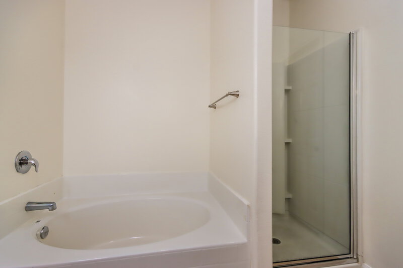 1,730/Mo, 30810 Roadie Pass Magnolia, TX 77355 Main Bathroom View 2