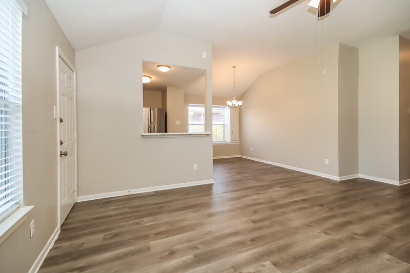 2,030/Mo, 116 Bristol Bend Ln Dickinson, TX 77539 Living Room View 3