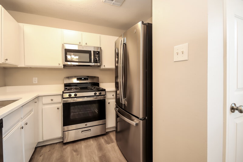 2,030/Mo, 116 Bristol Bend Ln Dickinson, TX 77539 Kitchen View