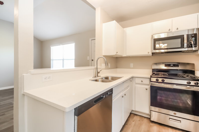 2,030/Mo, 116 Bristol Bend Ln Dickinson, TX 77539 Kitchen View 2