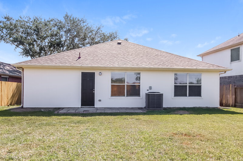 2,030/Mo, 116 Bristol Bend Ln Dickinson, TX 77539 Rear View