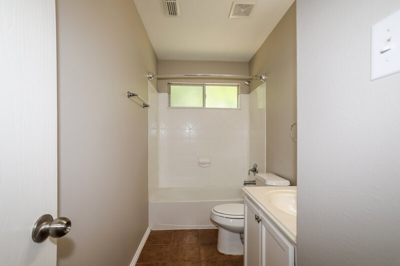 1,945/Mo, 33103 Cottonwood Bnd Magnolia, TX 77354 Bathroom View