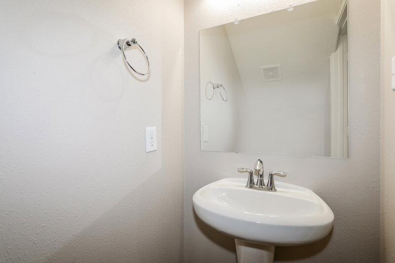 1,945/Mo, 33103 Cottonwood Bnd Magnolia, TX 77354 Bathroom View 2