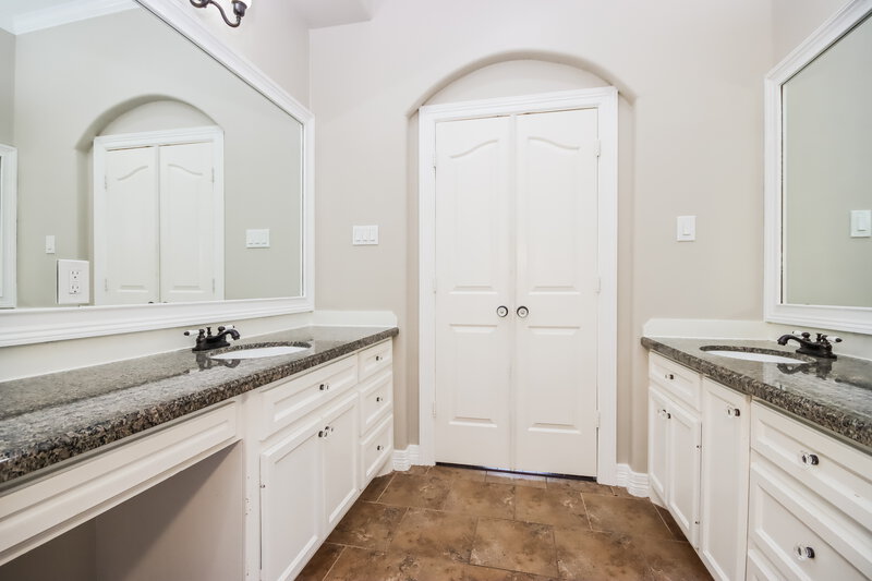 2,335/Mo, 409 Robinwood Dr Spring, TX 77386 Main Bathroom View
