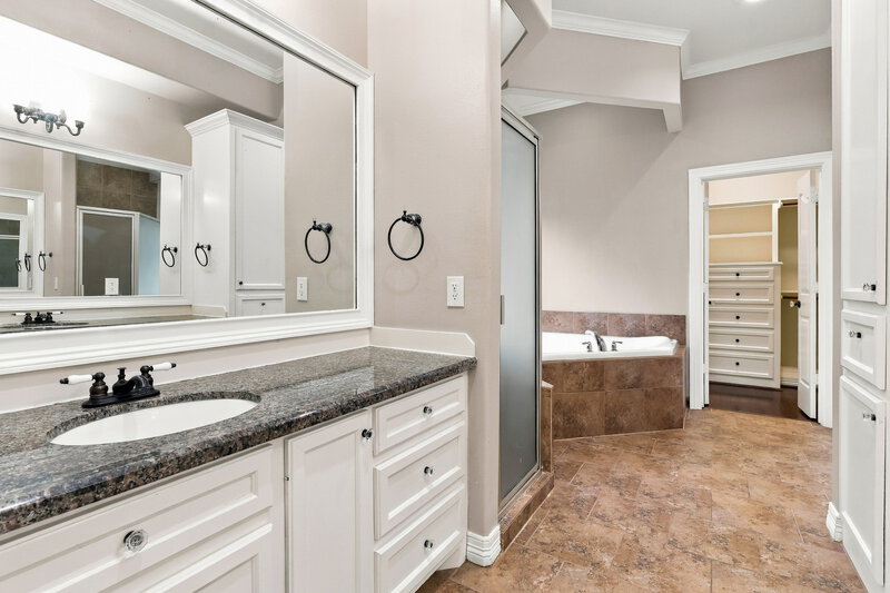 2,445/Mo, 409 Robinwood Dr Spring, TX 77386 Primary Bathroom View