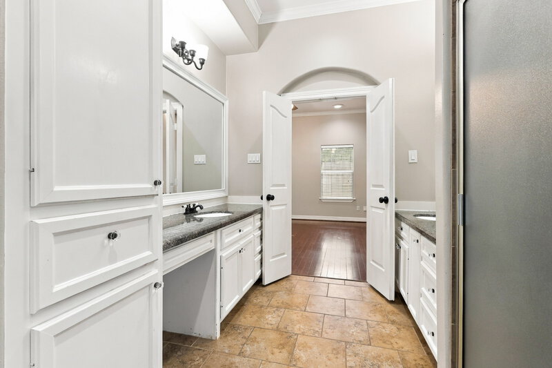 2,445/Mo, 409 Robinwood Dr Spring, TX 77386 Primary Bathroom View 2