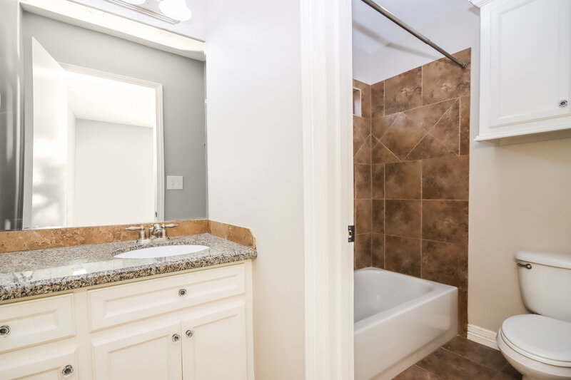 2,335/Mo, 409 Robinwood Dr Spring, TX 77386 Bathroom View 2