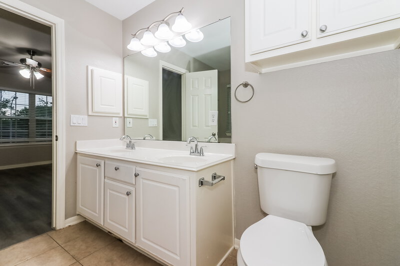1,730/Mo, 8410 Tararin Ln Richmond, TX 77407 Main Bathroom View