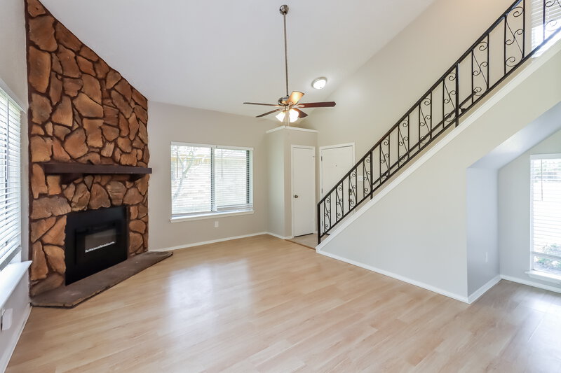 1,780/Mo, 15818 Gatebriar Dr Missouri City, TX 77489 Living Room View