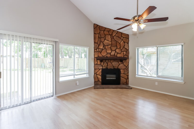 1,780/Mo, 15818 Gatebriar Dr Missouri City, TX 77489 Living Room View 2