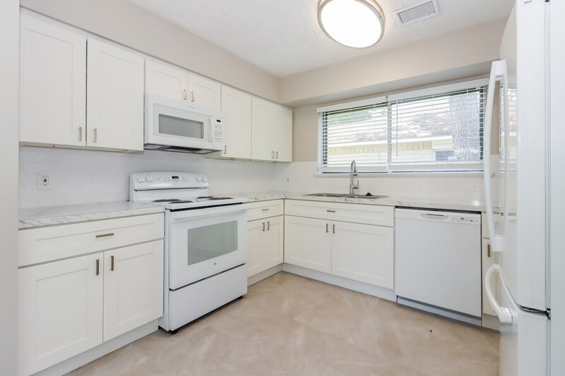 1,780/Mo, 15818 Gatebriar Dr Missouri City, TX 77489 Kitchen View 2