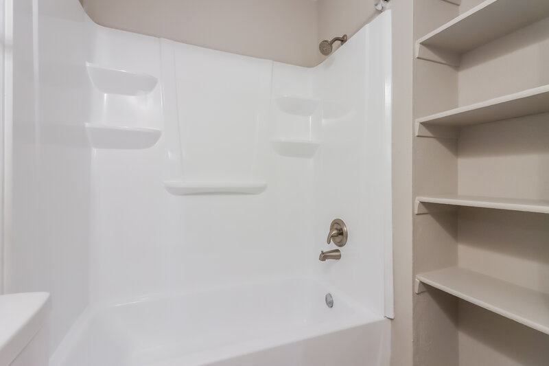 1,780/Mo, 15818 Gatebriar Dr Missouri City, TX 77489 Main Bathroom View