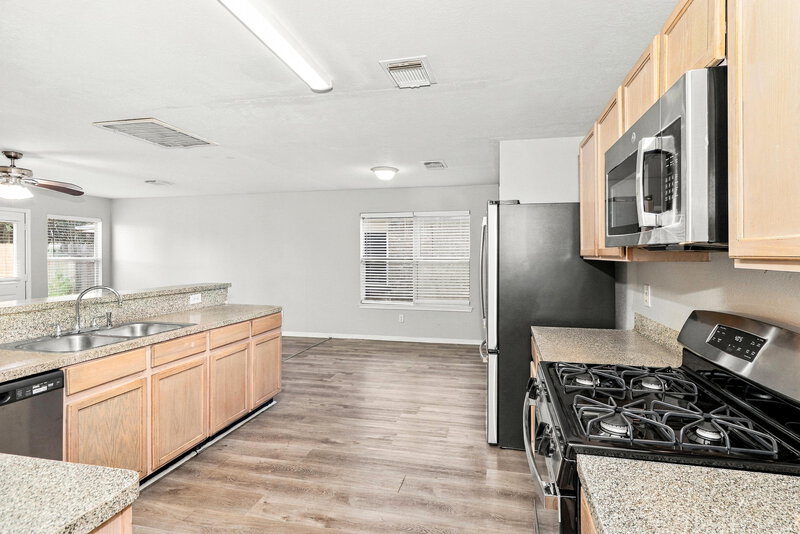 2,240/Mo, 16951 Watering Oaks Ln Houston, TX 77083 Kitchen View