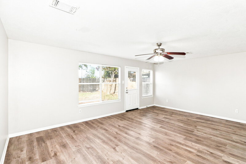 2,240/Mo, 16951 Watering Oaks Ln Houston, TX 77083 Family Room View