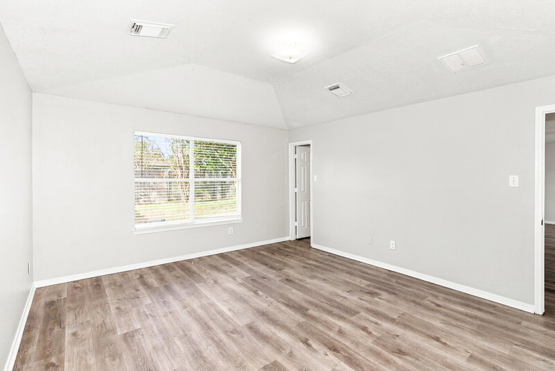 2,240/Mo, 16951 Watering Oaks Ln Houston, TX 77083 Primary Bedroom View
