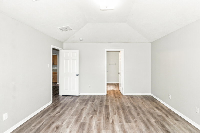 2,240/Mo, 16951 Watering Oaks Ln Houston, TX 77083 Primary Bedroom View 2