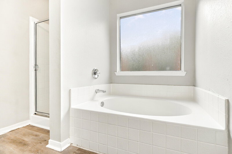 2,240/Mo, 16951 Watering Oaks Ln Houston, TX 77083 Primary Bathroom View 2