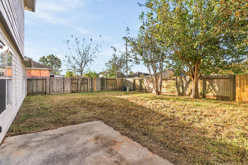 2,240/Mo, 16951 Watering Oaks Ln Houston, TX 77083 Rear View