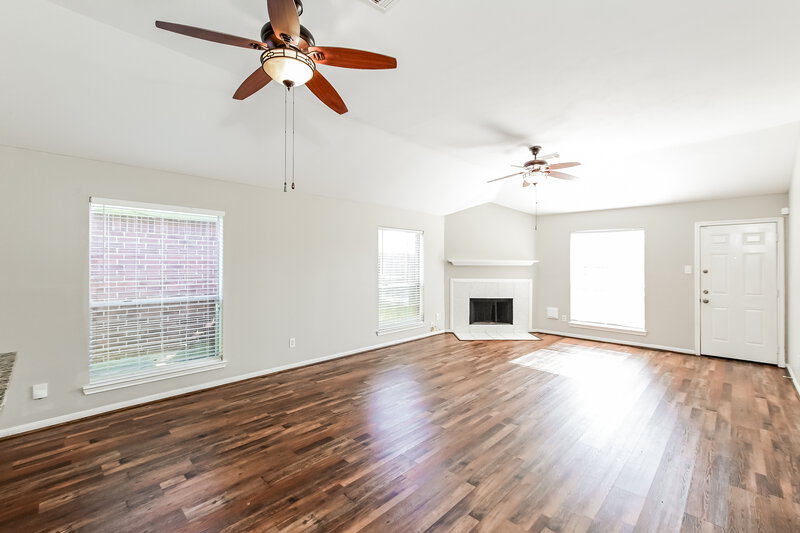 1,720/Mo, 7457 Parkland Manor Dr Cypress, TX 77433 Living Room View