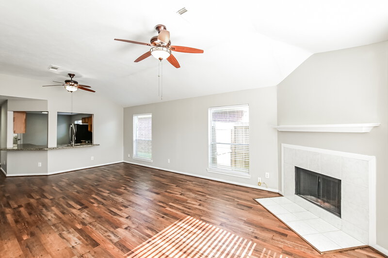 1,720/Mo, 7457 Parkland Manor Dr Cypress, TX 77433 Living Room View 2