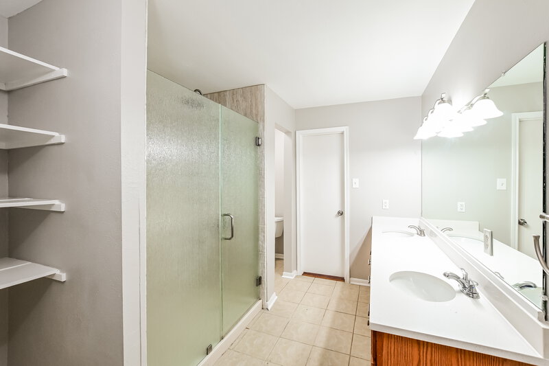 1,720/Mo, 7457 Parkland Manor Dr Cypress, TX 77433 Main Bathroom View