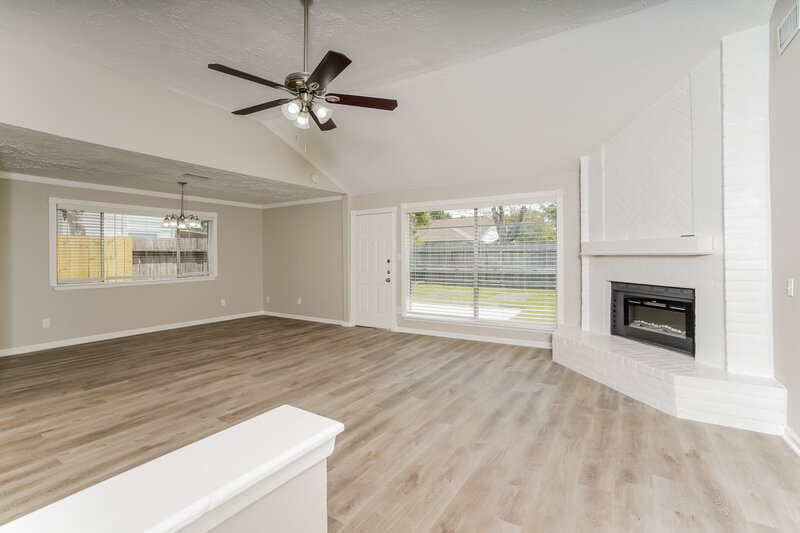 2,055/Mo, 10310 Pear Oak Dr Houston, TX 77065 Living Room View 2