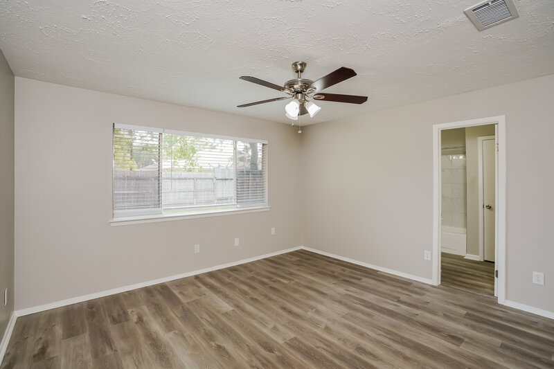 2,055/Mo, 10310 Pear Oak Dr Houston, TX 77065 Dining Room View 2