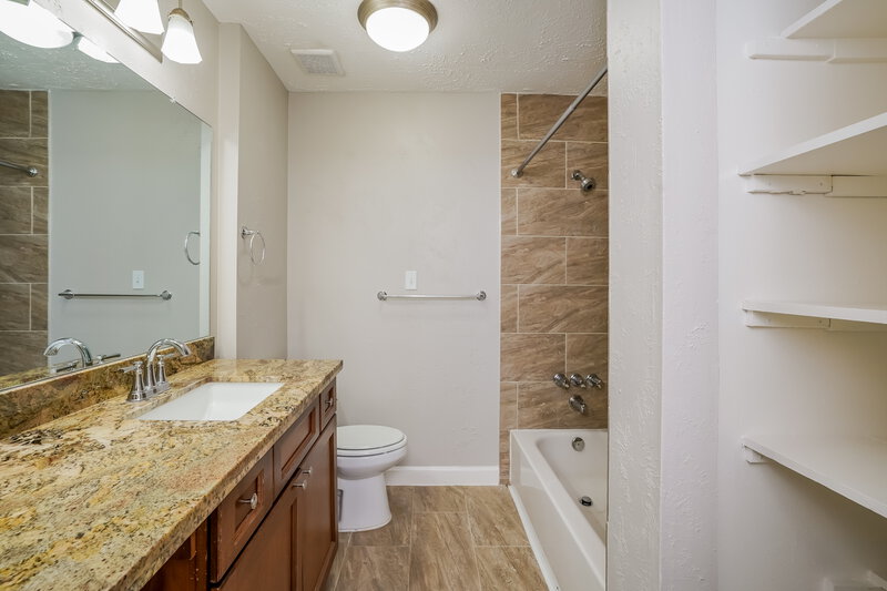 2,055/Mo, 10310 Pear Oak Dr Houston, TX 77065 Bathroom View