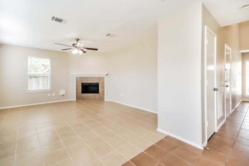 2,340/Mo, 1114 S Teal Estates Cir Fresno, TX 77545 Living Room View