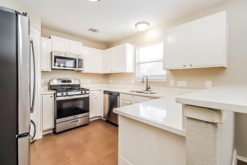 2,340/Mo, 1114 S Teal Estates Cir Fresno, TX 77545 Kitchen View 2