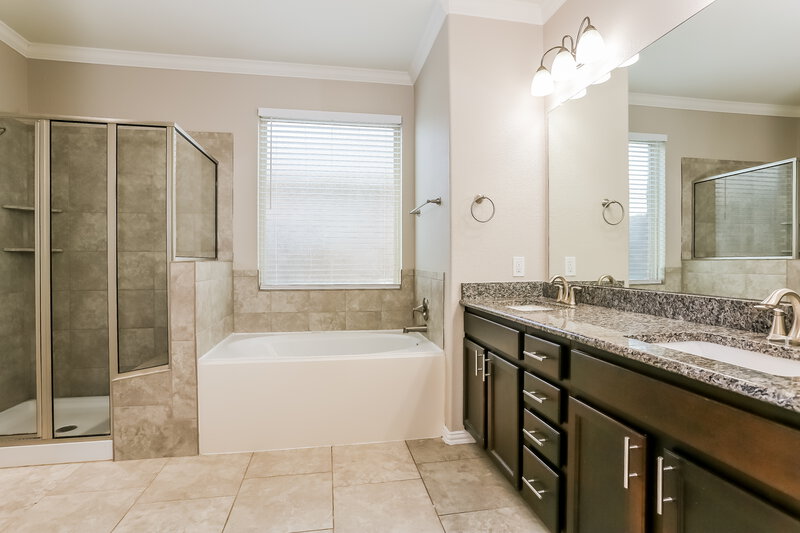 2,620/Mo, 16146 Fairway Creek Cir Crosby, TX 77532 Main Bathroom View