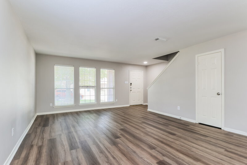 2,325/Mo, 18419 Atascocita Meadows Dr Humble, TX 77346 Living Room View 2