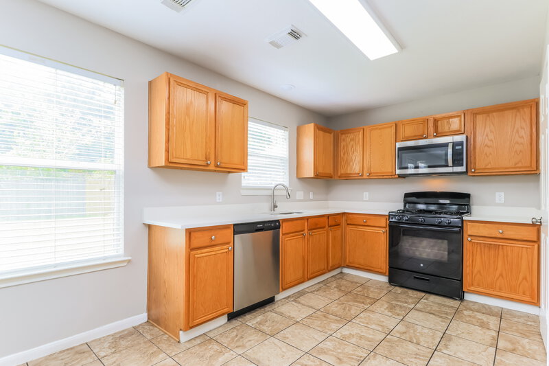 2,325/Mo, 18419 Atascocita Meadows Dr Humble, TX 77346 Kitchen View 2