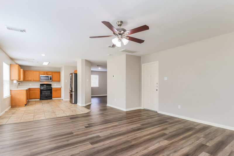 2,325/Mo, 18419 Atascocita Meadows Dr Humble, TX 77346 Family Room View 2