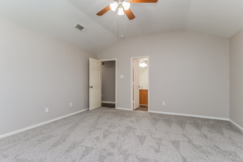 2,325/Mo, 18419 Atascocita Meadows Dr Humble, TX 77346 Main Bedroom View 2