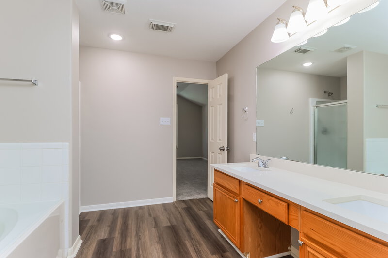 2,325/Mo, 18419 Atascocita Meadows Dr Humble, TX 77346 Main Bathroom View 2