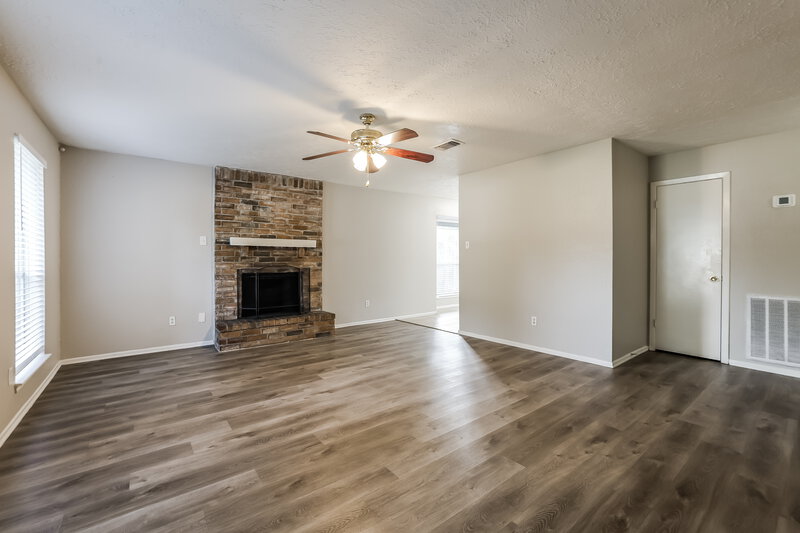 1,615/Mo, 4510 Tylergate Dr Spring, TX 77373 Living Room View 2