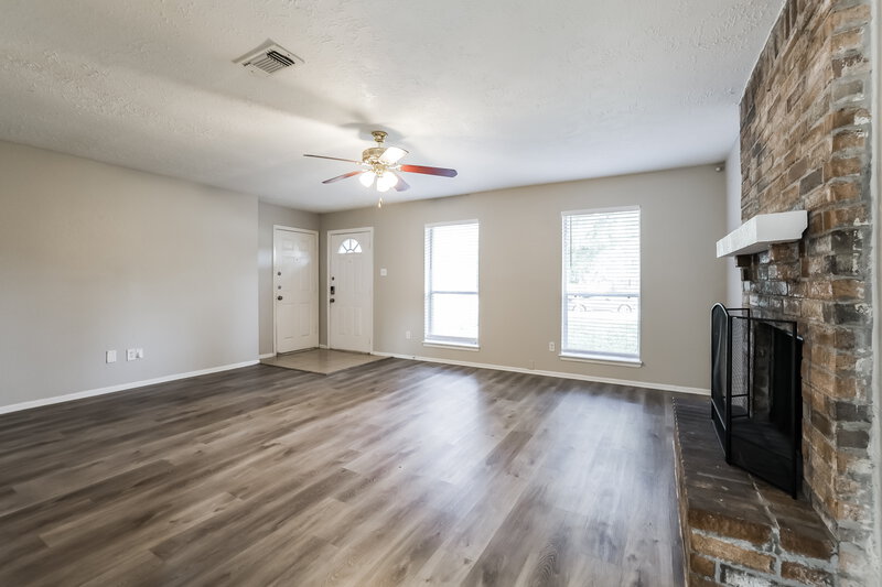 1,615/Mo, 4510 Tylergate Dr Spring, TX 77373 Living Room View 3