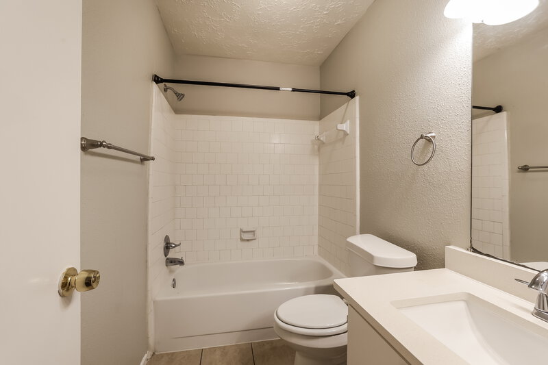 1,615/Mo, 4510 Tylergate Dr Spring, TX 77373 Main Bathroom View