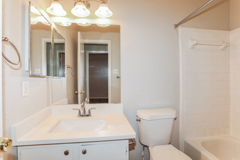 1,710/Mo, 4510 Tylergate Dr Spring, TX 77373 Bathroom View