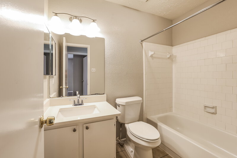 1,615/Mo, 4510 Tylergate Dr Spring, TX 77373 Bathroom View
