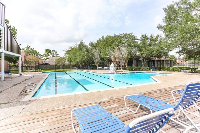 2,145/Mo, 12802 Vitry Ln Houston, TX 77071 Exterior View 5