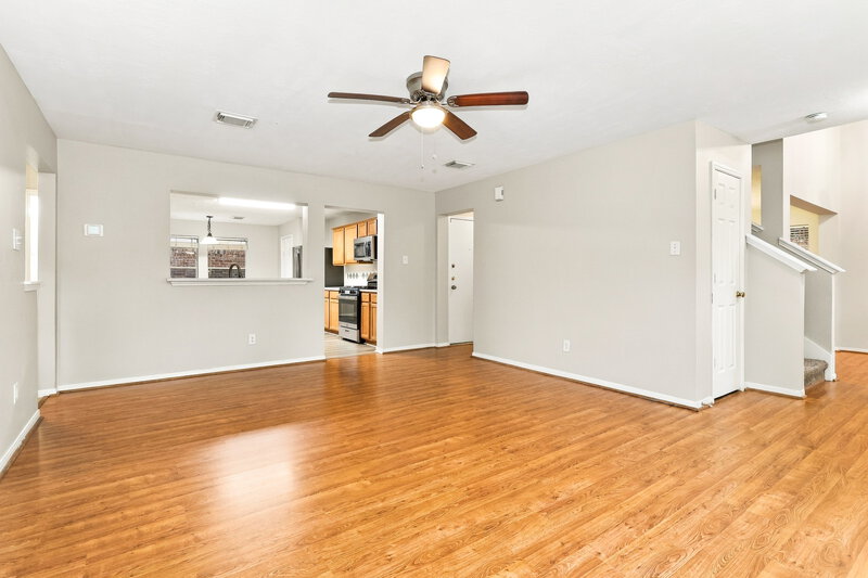2,110/Mo, 10007 Willow Wood Way Houston, TX 77070 Living Room View 2
