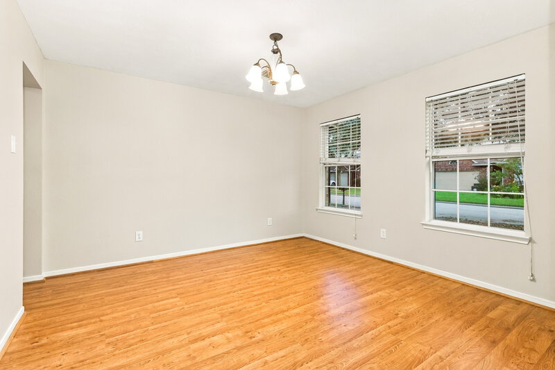 2,110/Mo, 10007 Willow Wood Way Houston, TX 77070 Dining Room View