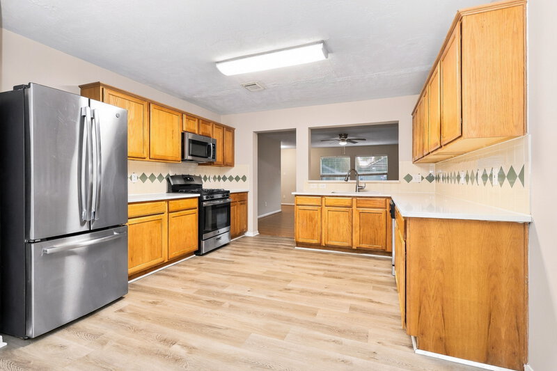 2,110/Mo, 10007 Willow Wood Way Houston, TX 77070 Kitchen View