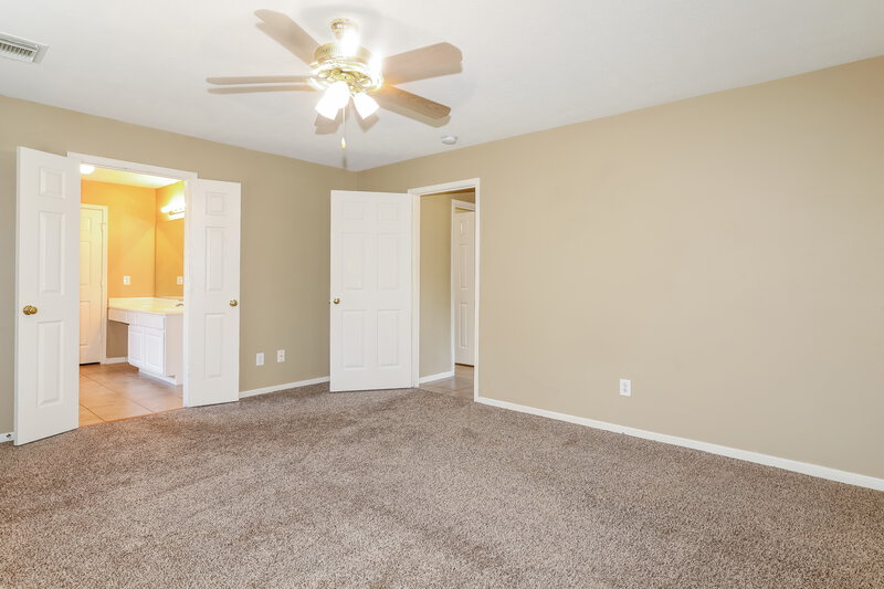 2,295/Mo, 10007 Willow Wood Way Houston, TX 77070 Main Bedroom View