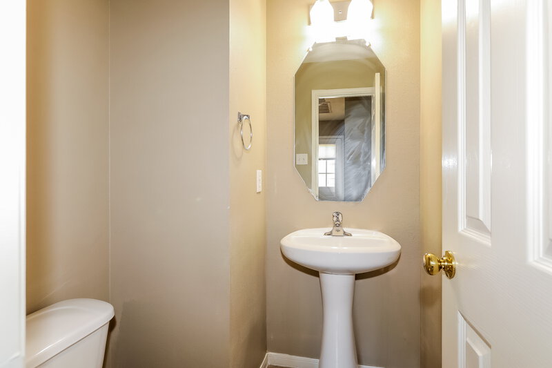 2,295/Mo, 10007 Willow Wood Way Houston, TX 77070 Main Bathroom View