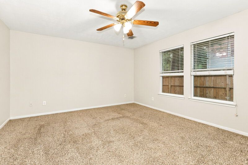 2,110/Mo, 10007 Willow Wood Way Houston, TX 77070 Primary Bedroom View