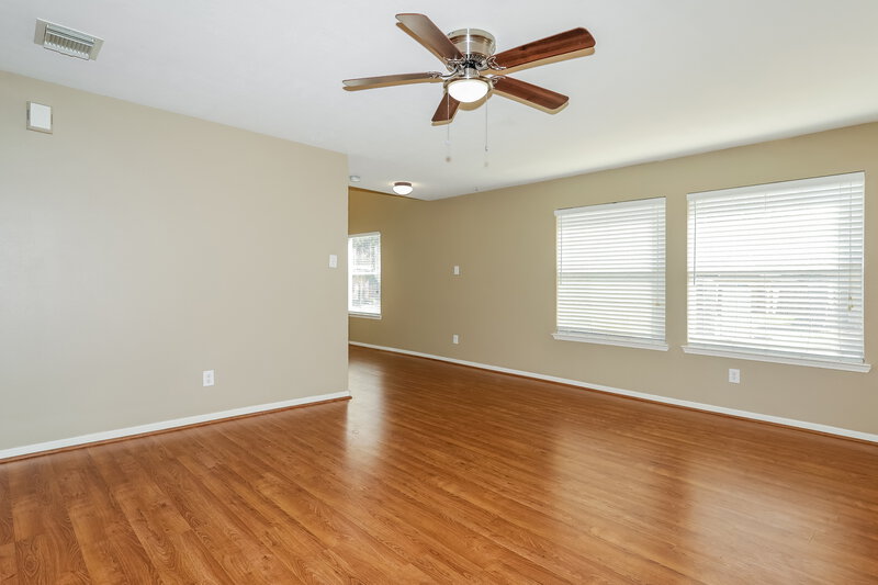 2,295/Mo, 10007 Willow Wood Way Houston, TX 77070 Bedroom View 2