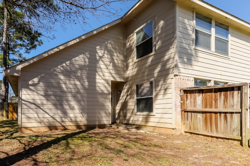 2,295/Mo, 10007 Willow Wood Way Houston, TX 77070 Rear View